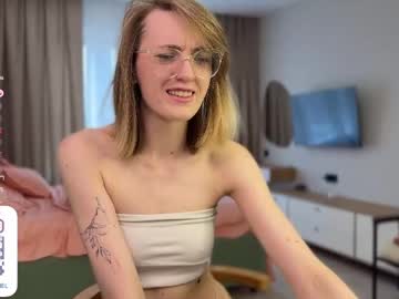 mia komoi