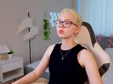 mollyy snow